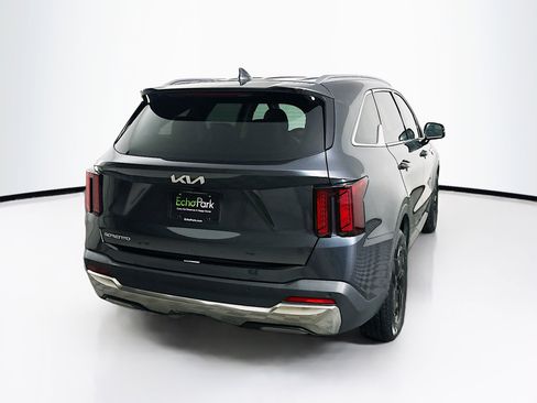 Used 2024 Kia Sorento S image 9