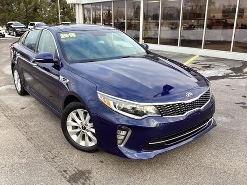 Used 2018 Kia Optima S w/ Panoramic Sunroof Package image 2