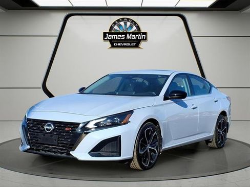 Used 2024 Nissan Altima 2.5 SR image 1