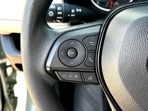 Used 2021 Toyota RAV4 XLE w/ Convenience Package FWD image 14