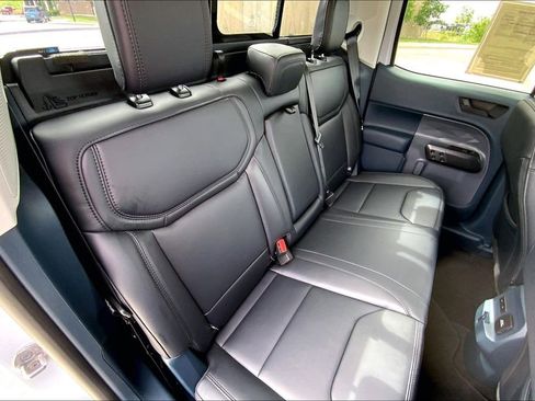 Used 2025 Ford Maverick Lariat w/ Black Appearance Package AWD/4WD image 25