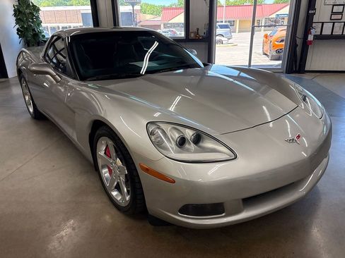 Used 2006 Chevrolet Corvette Coupe w/ Preferred Equipment Group RWD image 16