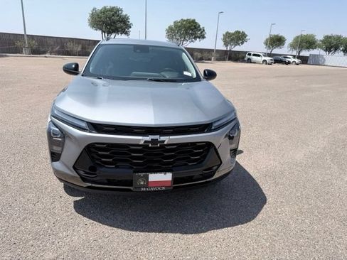 Used 2025 Chevrolet Trax ACTIV FWD image 3