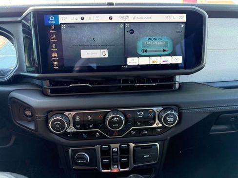 Used 2025 Jeep Wrangler Unlimited Sahara w/ Safety Group AWD/4WD image 19