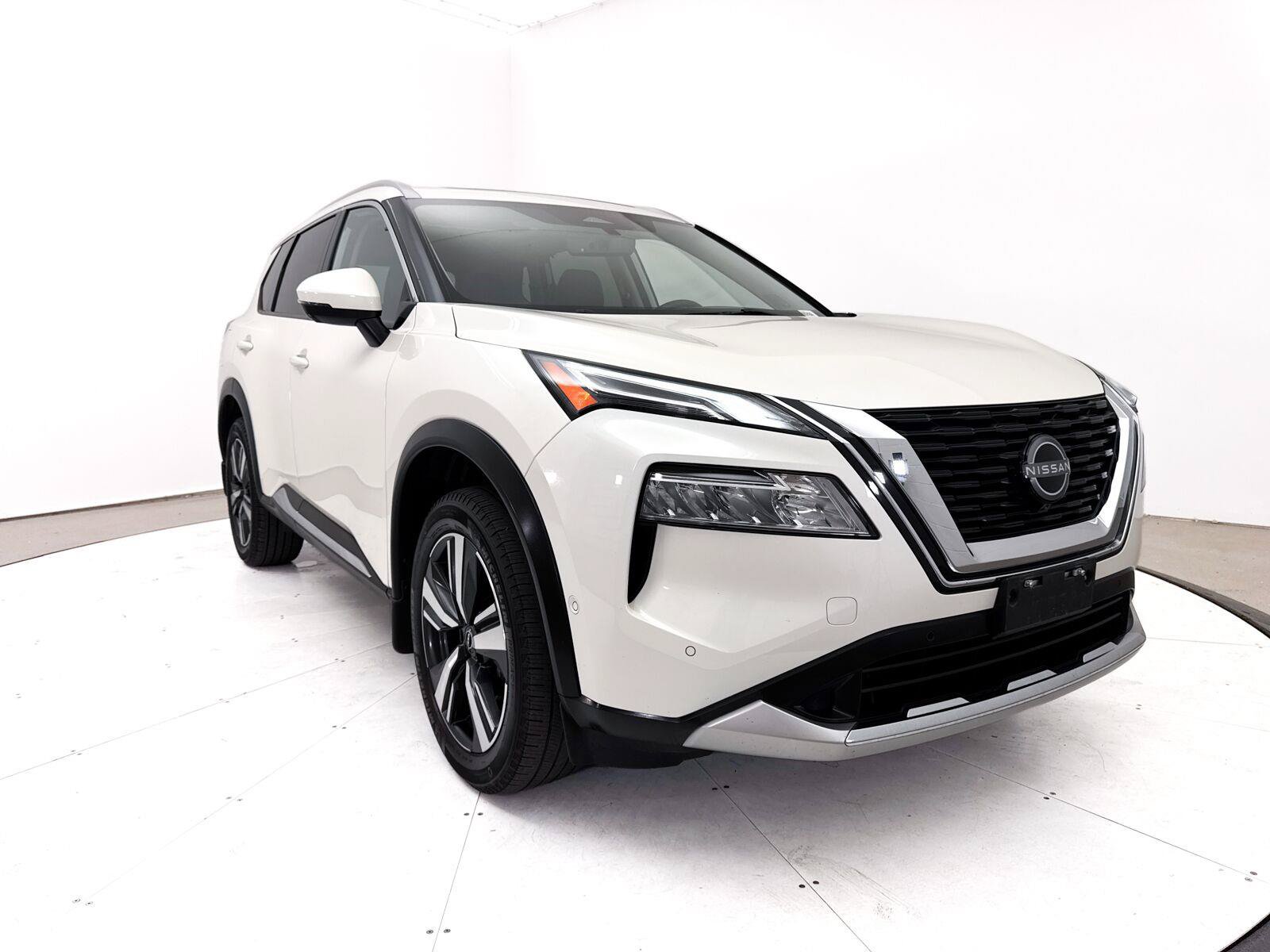Used 2023 Nissan Rogue Platinum w/ Platinum Premium Package FWD image 12