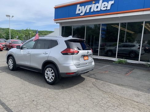 Used 2017 Nissan Rogue S w/ S Appearance Package AWD/4WD image 4