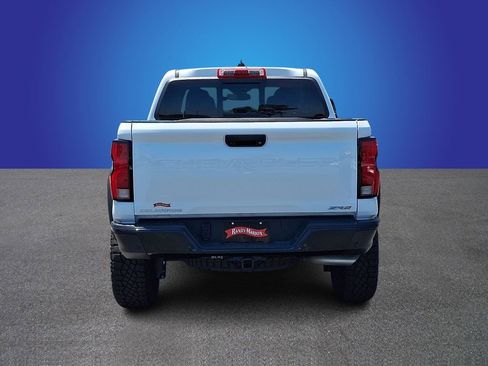 Used 2025 Chevrolet Colorado ZR2 w/ Technology Package AWD/4WD image 5