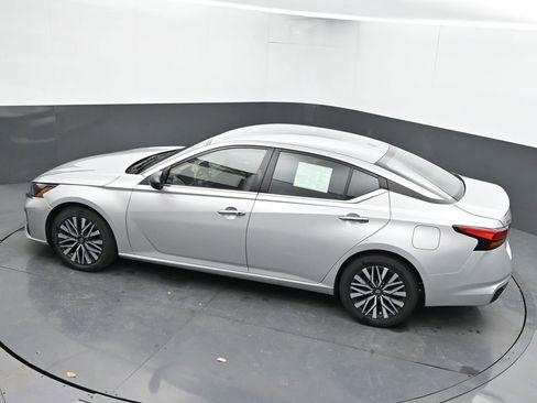 Used 2024 Nissan Altima 2.5 SV image 30