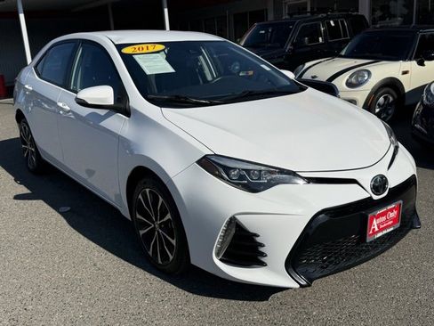 Used 2017 Toyota Corolla SE image 3