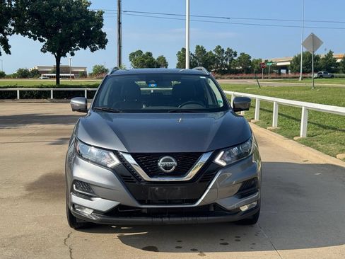 Used 2022 Nissan Rogue Sport SV w/ Technology Package FWD image 2