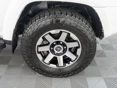 Used 2018 Toyota 4Runner TRD Off-Road Premium AWD/4WD image 32