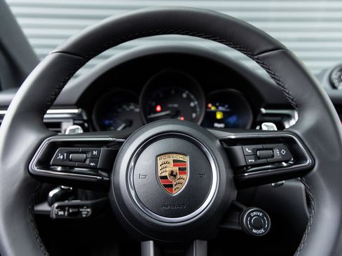Certified 2026 Porsche Macan AWD/4WD image 14
