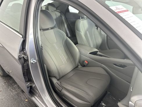 Used 2025 Hyundai Elantra SEL image 27