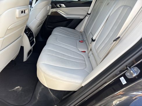 Used 2020 BMW X5 xDrive40i w/ Premium Package image 16