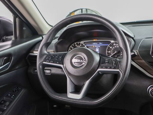 Used 2024 Nissan Altima 2.5 SV FWD image 12