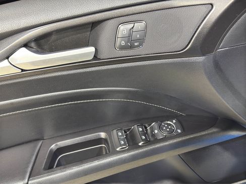 Used 2020 Ford Fusion Titanium image 13