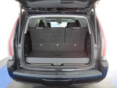 Used 2020 Cadillac Escalade Luxury AWD/4WD image 12