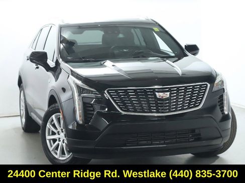 Used 2023 Cadillac XT4 Luxury w/ Cold Weather Package image 2