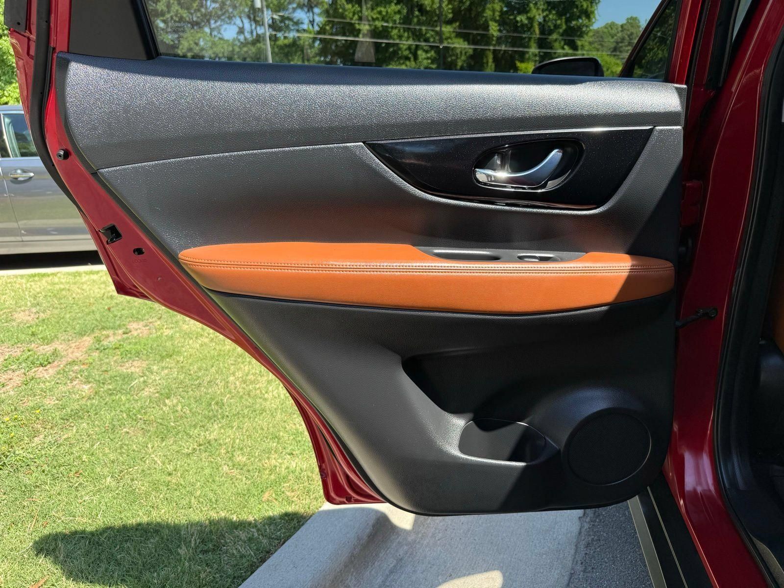 Used 2017 Nissan Rogue SL w/ SL Premium Package FWD image 32
