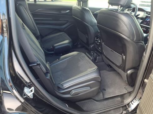 Used 2024 Jeep Grand Cherokee L Altitude AWD/4WD image 19