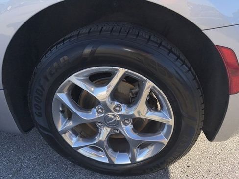 Used 2018 Chrysler Pacifica Limited image 10