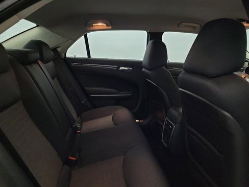 Used 2019 Chrysler 300 Touring RWD image 19
