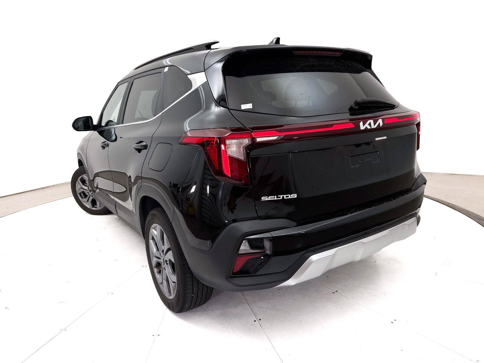 Used 2024 Kia Seltos S FWD image 8