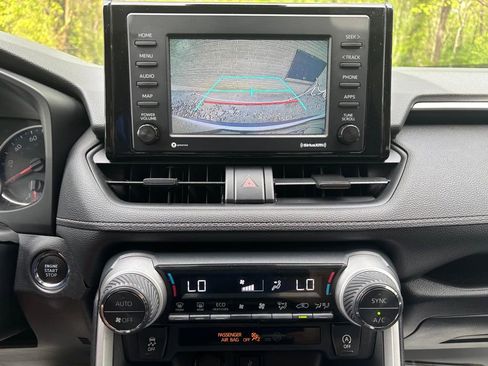 Used 2021 Toyota RAV4 XLE AWD/4WD image 10