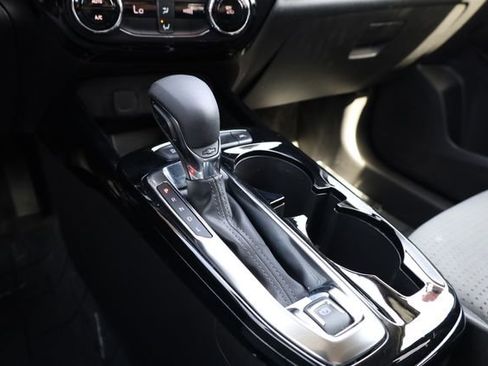 Used 2025 Chevrolet Trax LT image 21