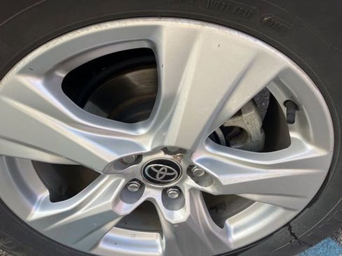 Used 2021 Toyota RAV4 XLE image 9