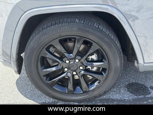Used 2022 Jeep Grand Cherokee Laredo X RWD image 11