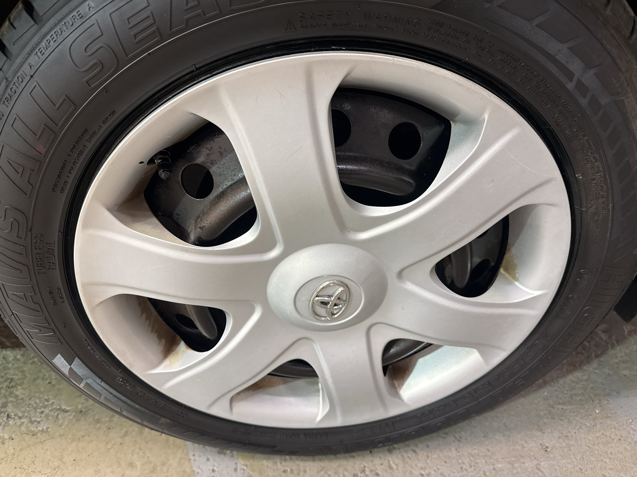 Used 2009 Toyota Matrix FWD image 34