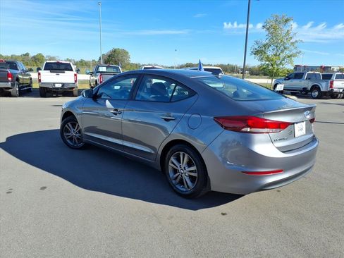 Used 2018 Hyundai Elantra SEL w/ Winter Weather Package image 5