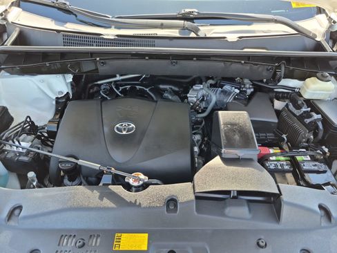 Used 2018 Toyota Highlander Plus FWD image 21