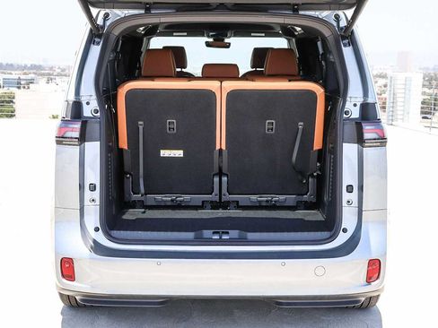 New 2025 Volkswagen ID. Buzz Pro S RWD image 12