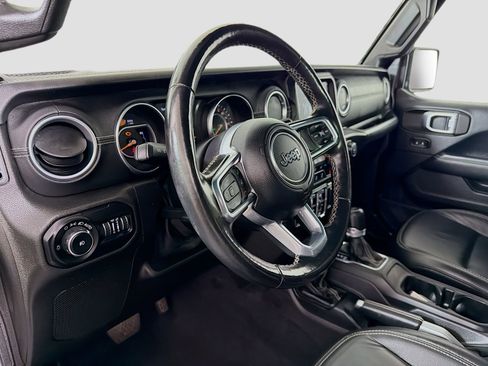 Used 2018 Jeep Wrangler Unlimited Sahara AWD/4WD image 10