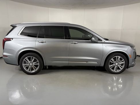 Used 2025 Cadillac XT6 Premium Luxury image 9