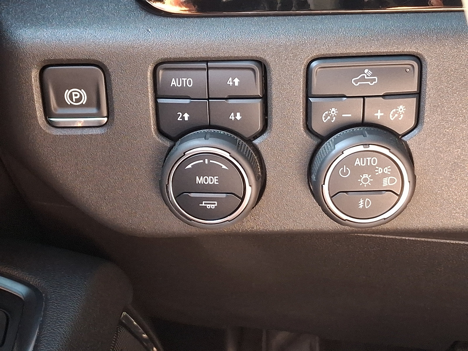Used 2025 Chevrolet Silverado 1500 LT Trail Boss w/ Convenience Package II AWD/4WD image 24