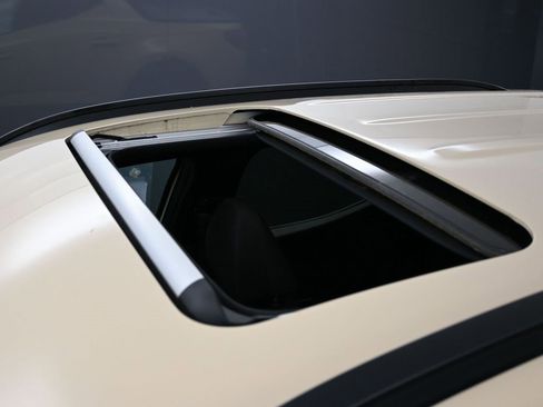 Used 2022 Hyundai Santa Cruz SEL Premium image 35