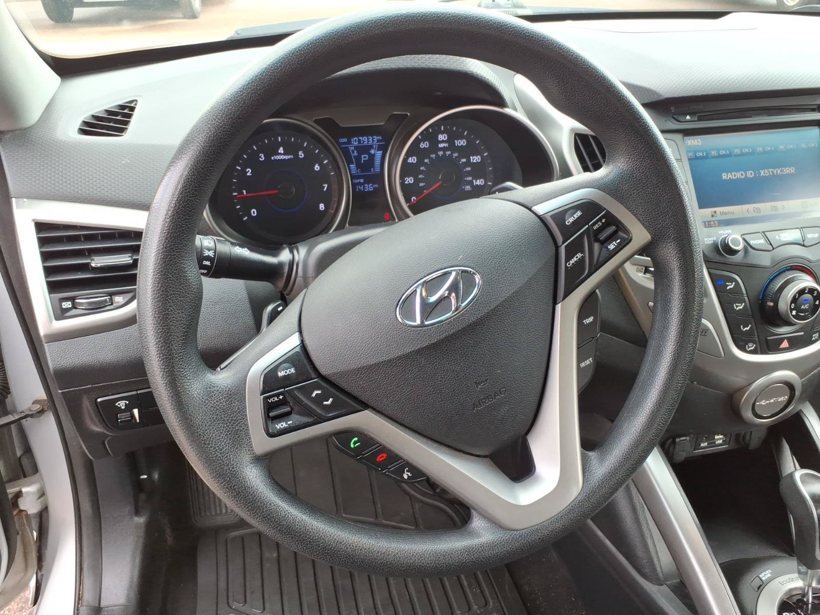 Used 2016 Hyundai Veloster FWD image 20