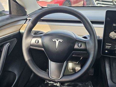 Used 2023 Tesla Model 3 Standard Range image 29