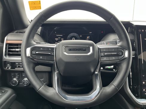 Used 2025 GMC Yukon Denali image 7