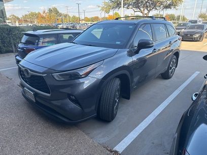 Used 2024 Toyota Highlander XLE