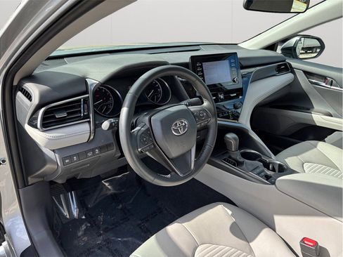 Used 2023 Toyota Camry SE image 6