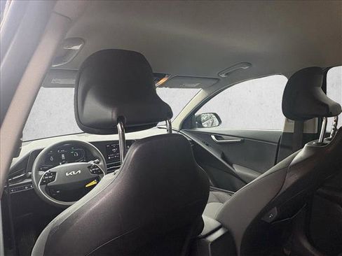 Used 2024 Kia Niro LX image 15