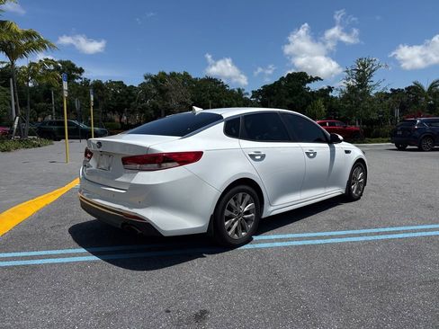 Used 2018 Kia Optima LX w/ 17" Alloy Wheels Package FWD image 4