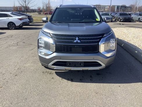 Used 2022 Mitsubishi Outlander SEL image 2