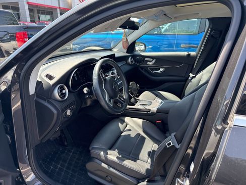 Used 2021 Mercedes-Benz GLC 300 4MATIC image 2
