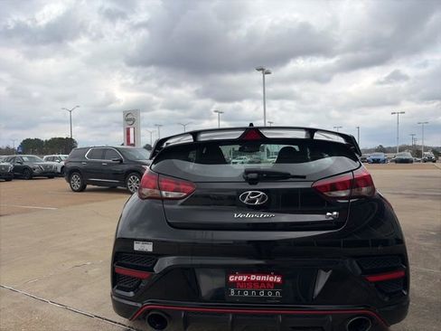 Used 2022 Hyundai Veloster N image 3