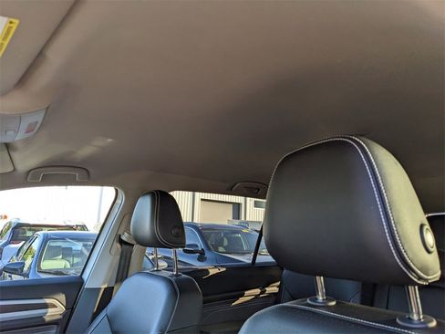 Certified 2023 Volkswagen Atlas SE image 9